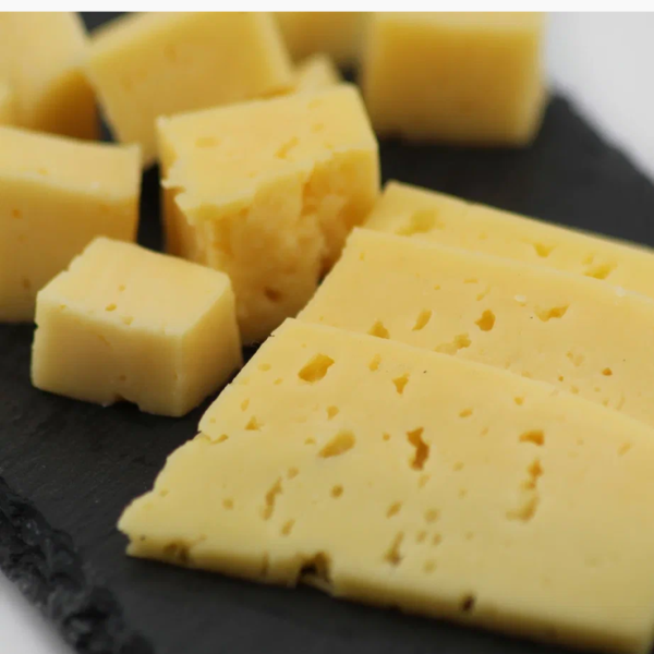 Сыр ЧЕРНЫЙ ВОРОН Чезаре с ароматом грец. ореха 50% без змж